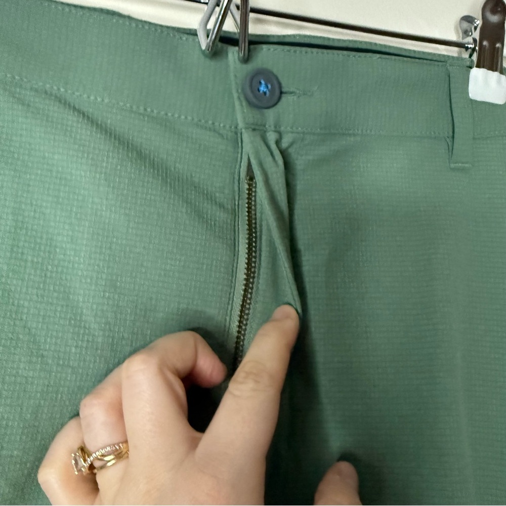 TOMMY BAHAMA Barbados Pro IslandZone® 10-Inch Shorts in Dark Jade - Picture 6 of 11